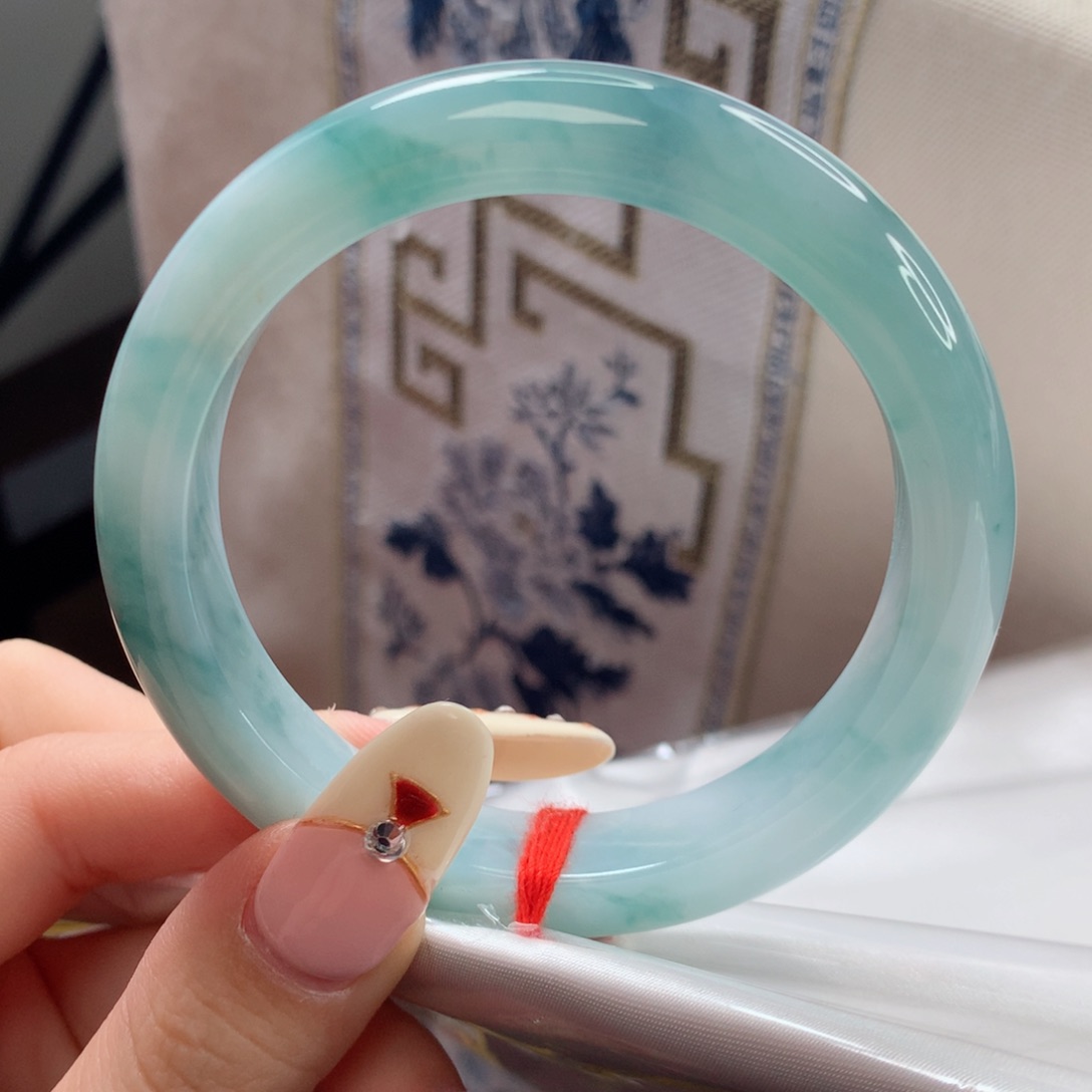 翡翠手镯未镶嵌57圈口