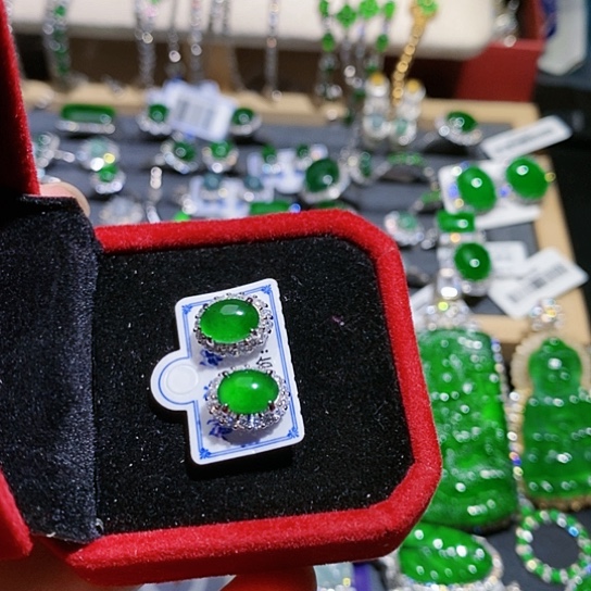 翡翠未镶嵌戒指耳钉