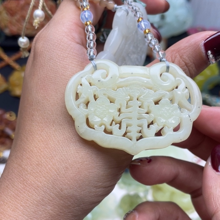 蛇纹石玉未镶嵌颈饰