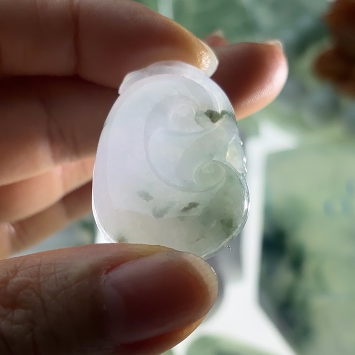 翡翠吊坠(赠链)未镶嵌飘花如意吊坠