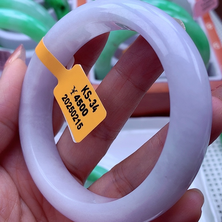 翡翠手镯未镶嵌翡翠