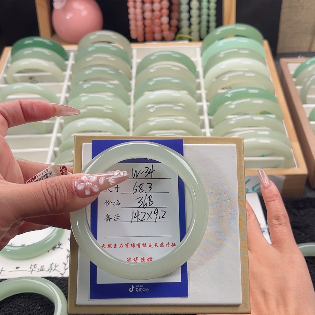 未镶嵌手镯石英质玉小*