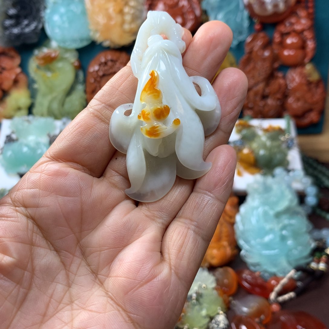 蛇纹石玉挂坠未镶嵌