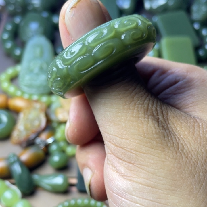 未镶嵌岫岩老玉（透闪石质玉）挂件