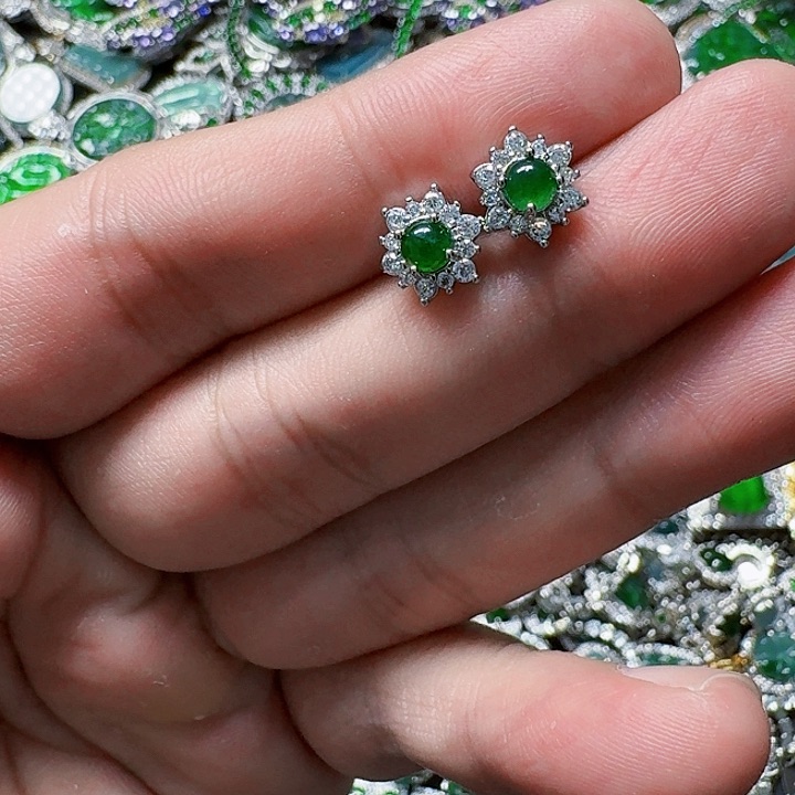 翡翠颈饰未镶嵌天然A货翡翠放漏