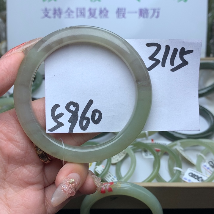 和田玉手镯未镶嵌