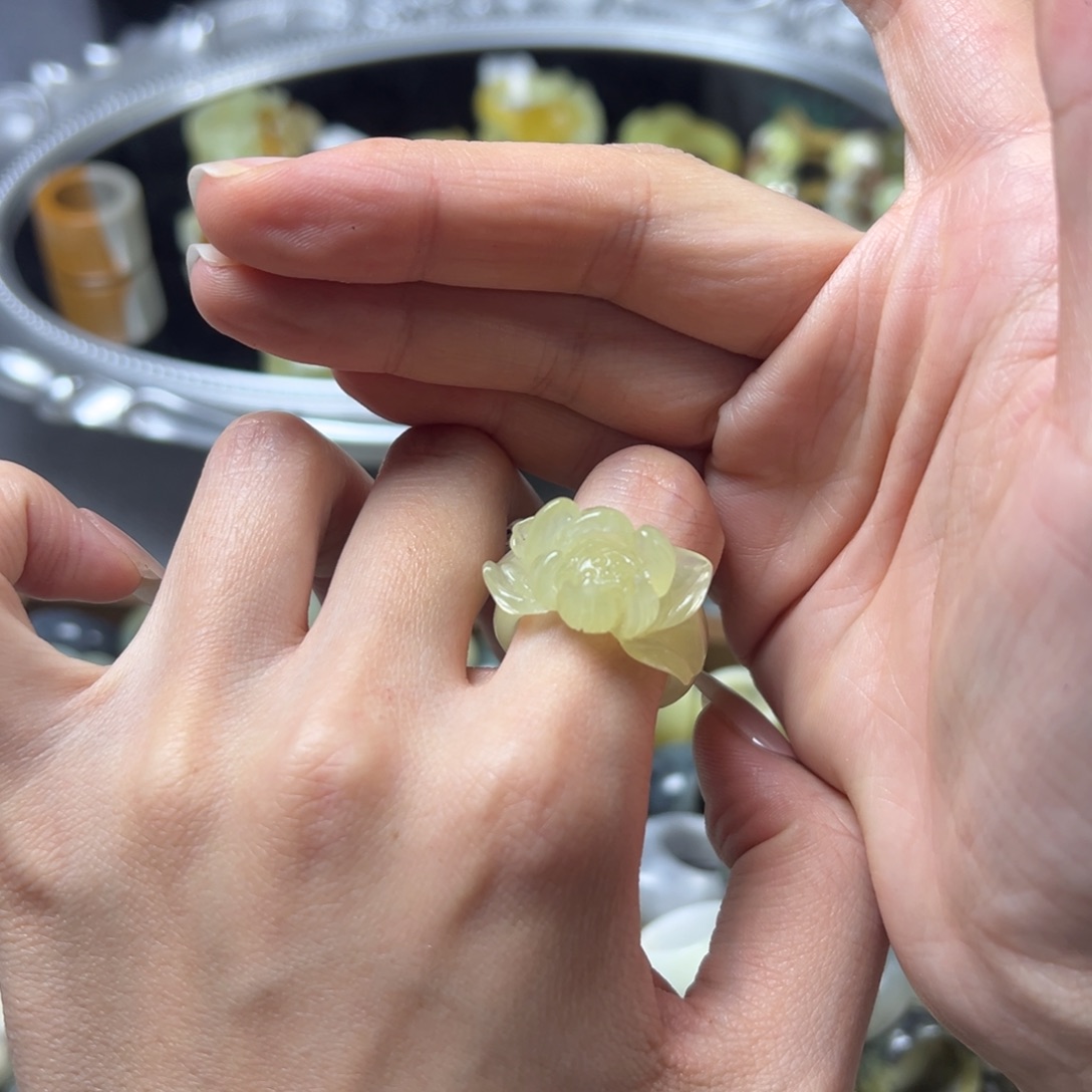 千***金蛇纹石玉未镶嵌戒指