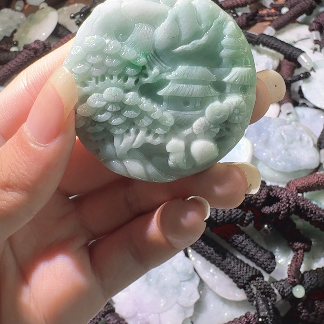 翡翠未镶嵌颈饰的姐姐都快