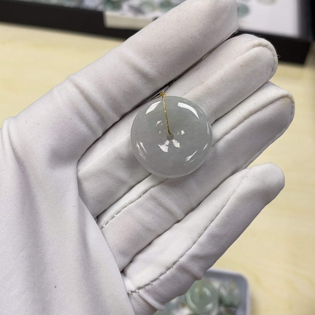 翡翠未镶嵌颈饰平安扣