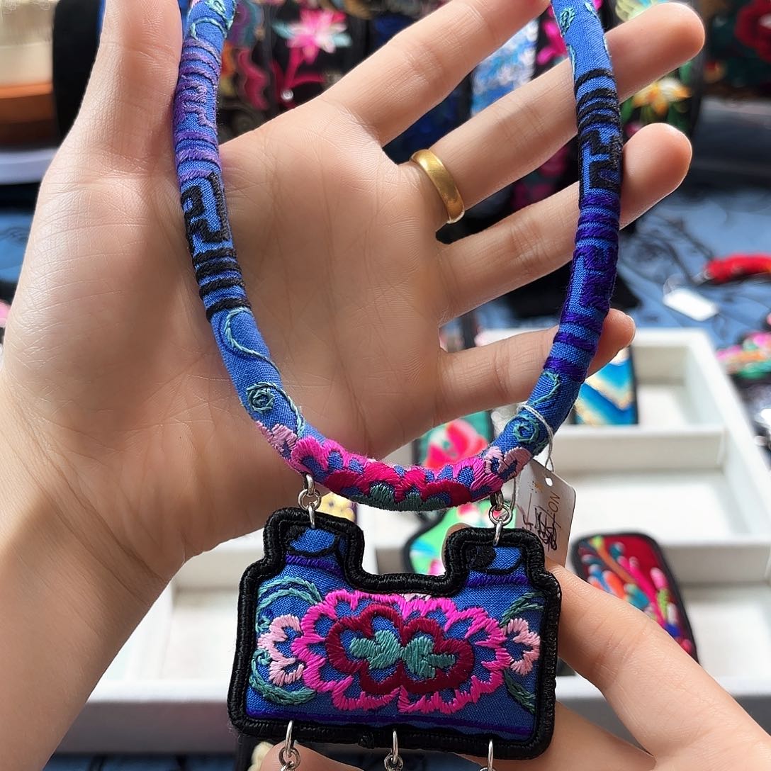 织绣月**贝手工刺绣工艺