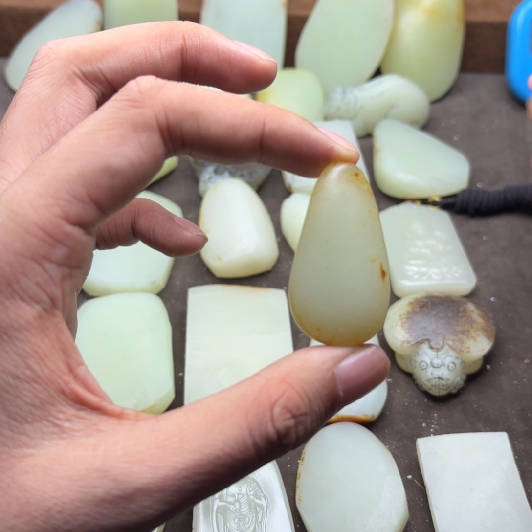 精***剧定制和田玉未镶嵌挂件