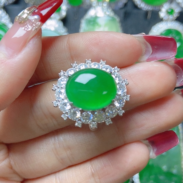 翡翠颈饰18K金镶嵌8878229。