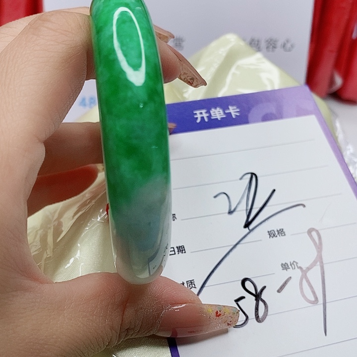 翡翠手镯（圆镯）未镶嵌乐**中