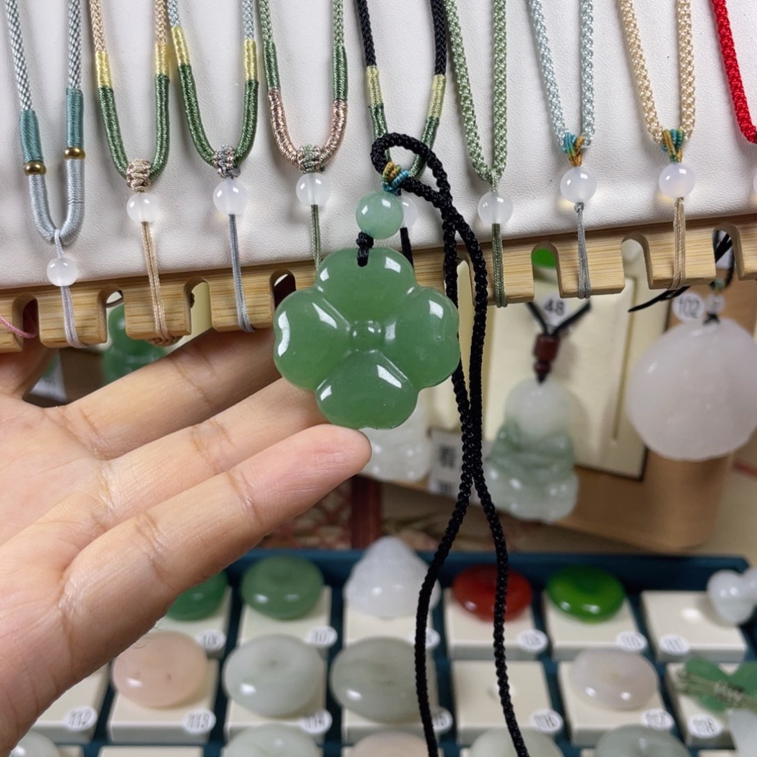 未镶嵌东陵石颈饰