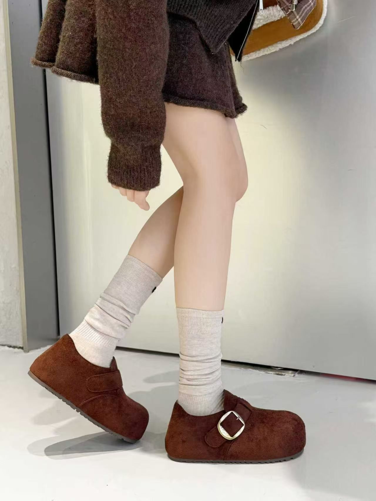 休闲风时尚单鞋女鞋运动风平跟加绒时尚休闲鞋