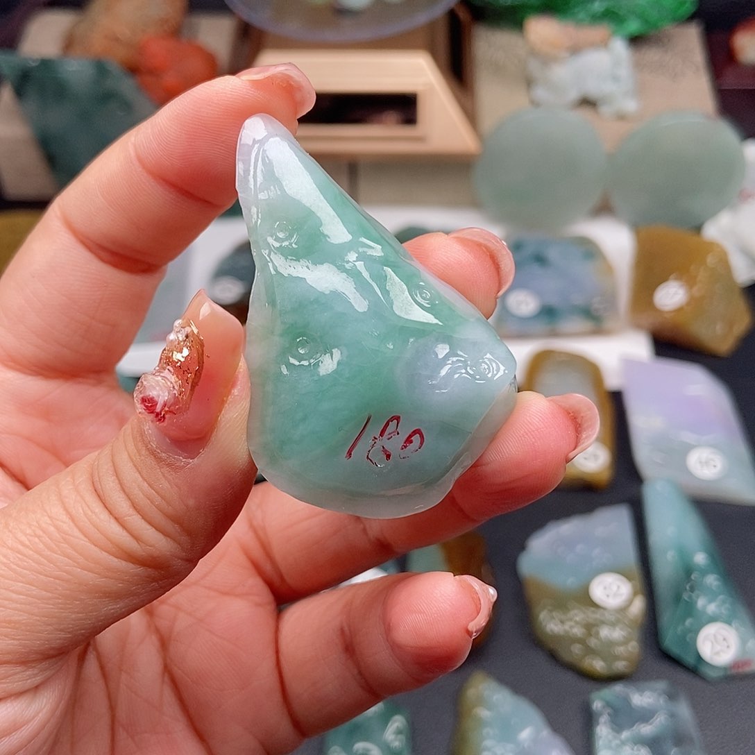 翡翠颈饰未镶嵌翡翠