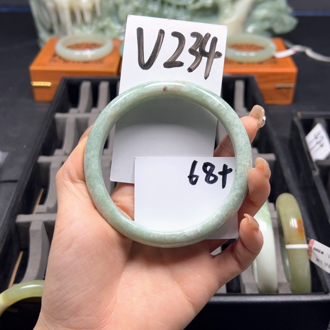 蛇纹石玉手镯未镶嵌