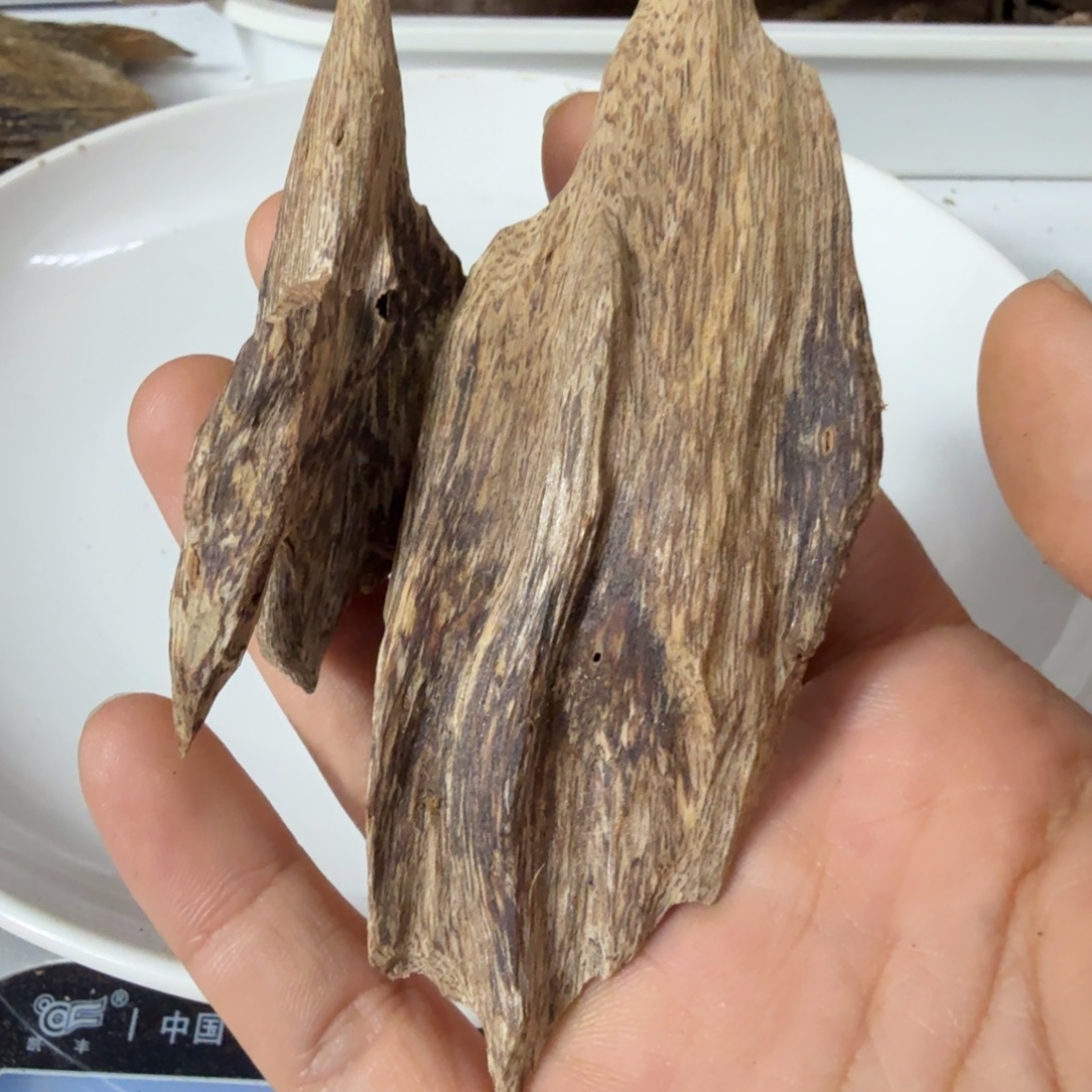 静***雨沉香沉香碎屑海南厚肉房梁17克