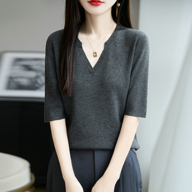 V领短袖女精细纯羊毛半袖薄款显瘦针织打底百搭五分袖设计感T恤·