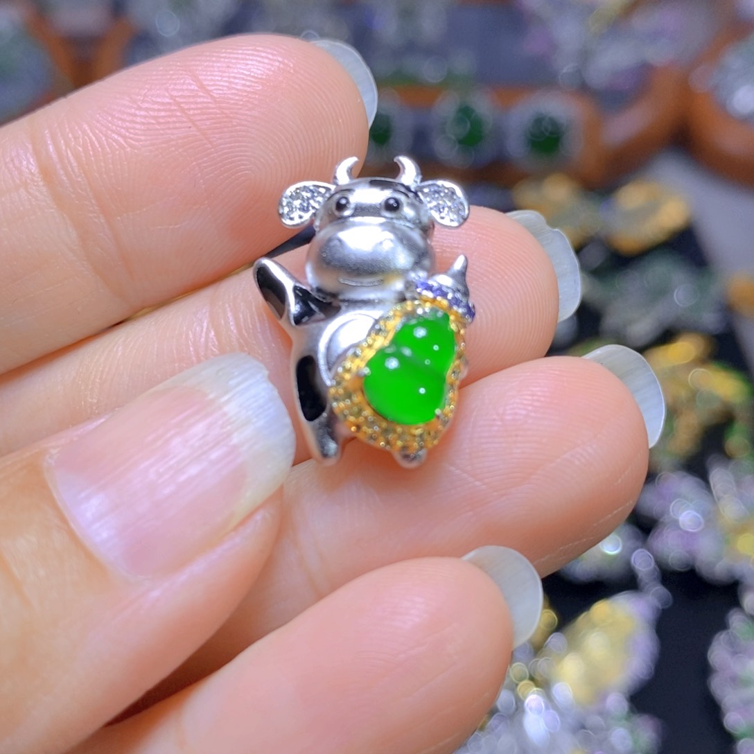 翡翠颈饰银S925镶嵌天然翡翠