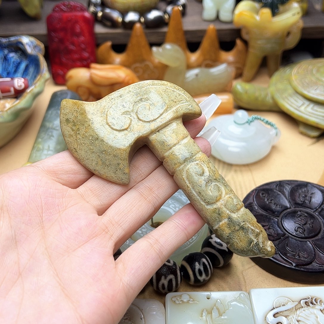 蛇纹石玉未镶嵌颈饰