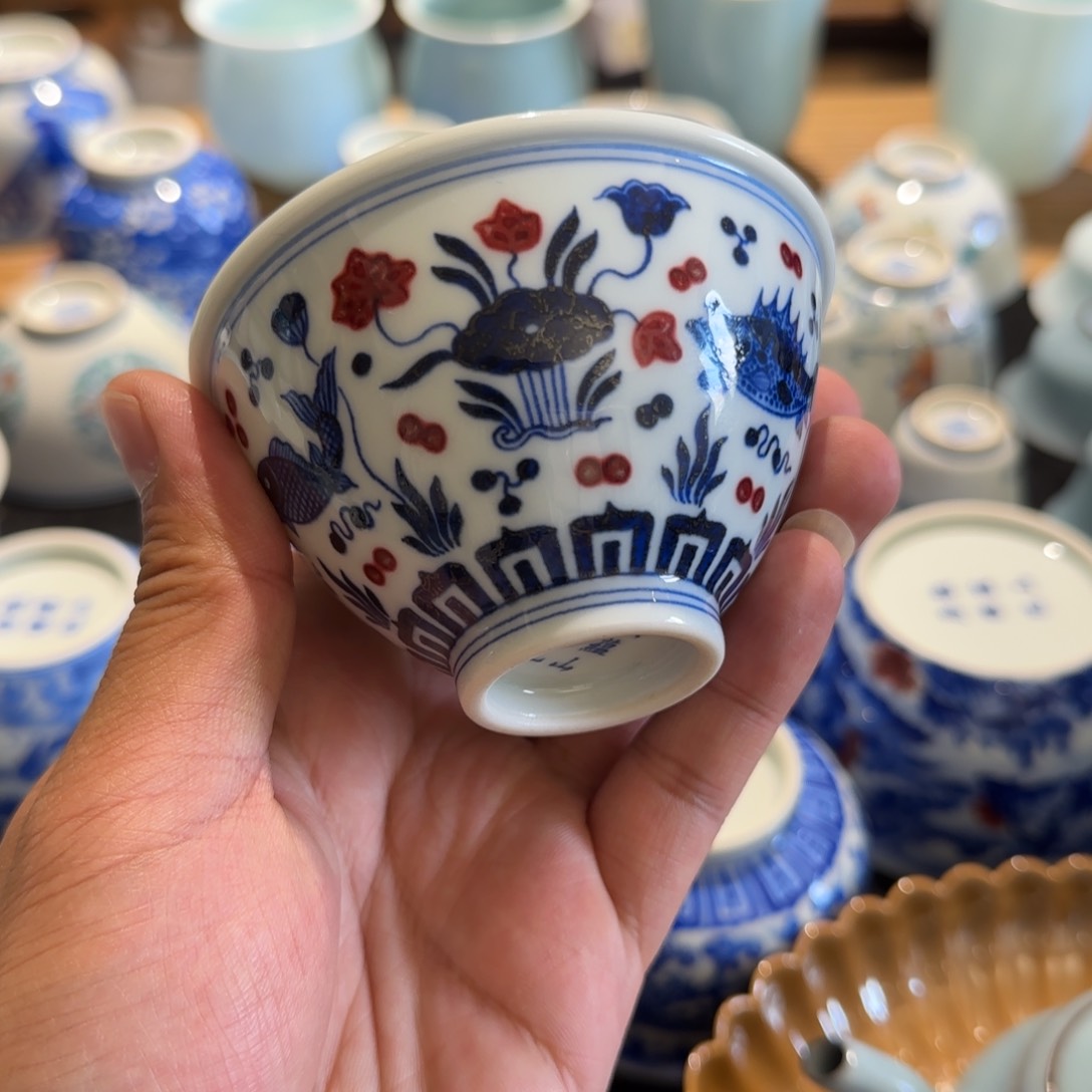 杯歆蕴山房青花釉里红鱼藻杯