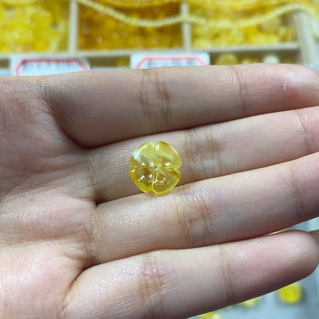 琥珀裸石未镶嵌小桂花