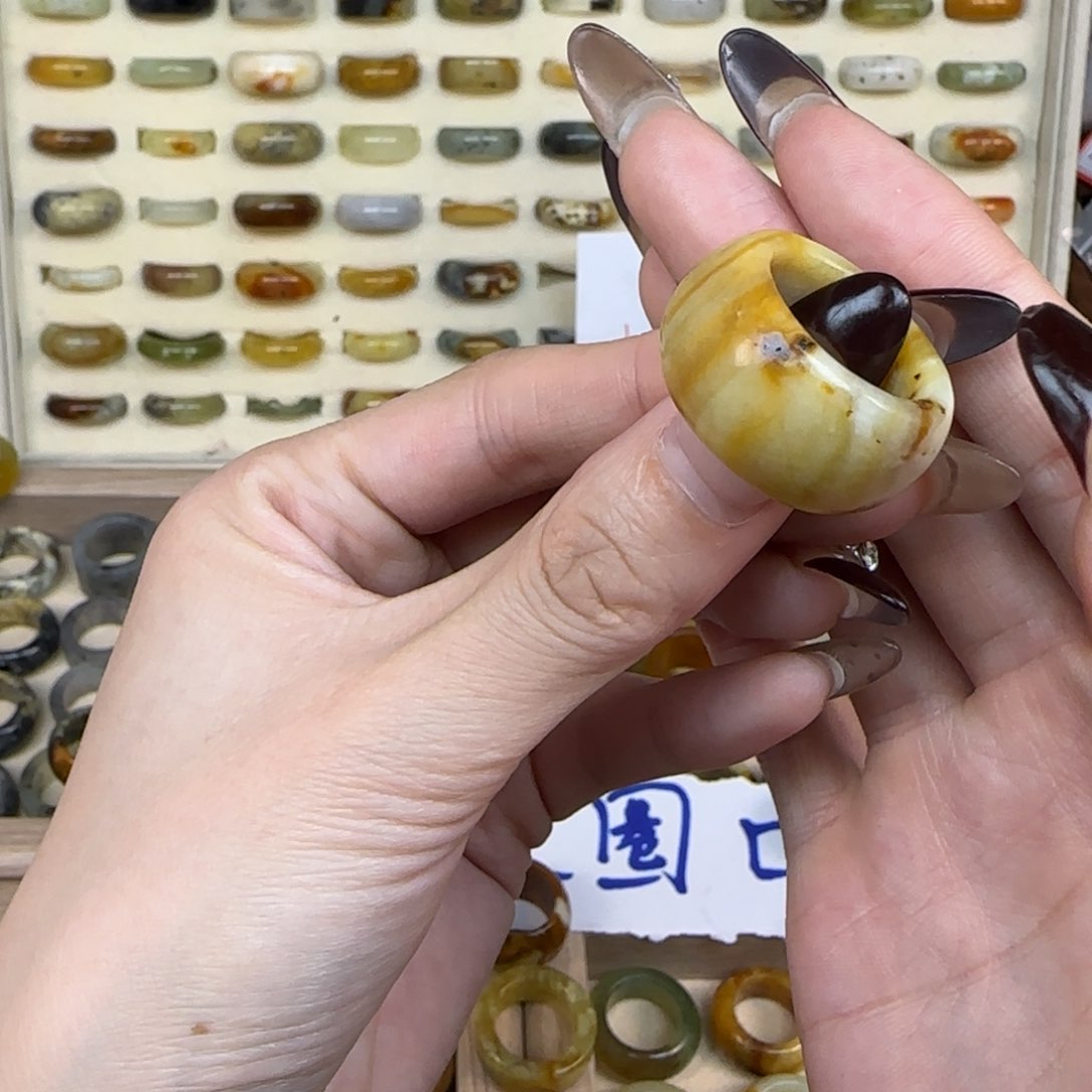 岫玉岫玉内径18.5未镶嵌南**玥