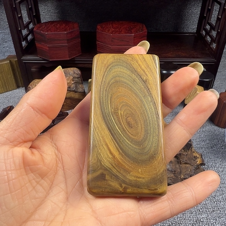 维腊木（绿檀）绿檀随型手把件