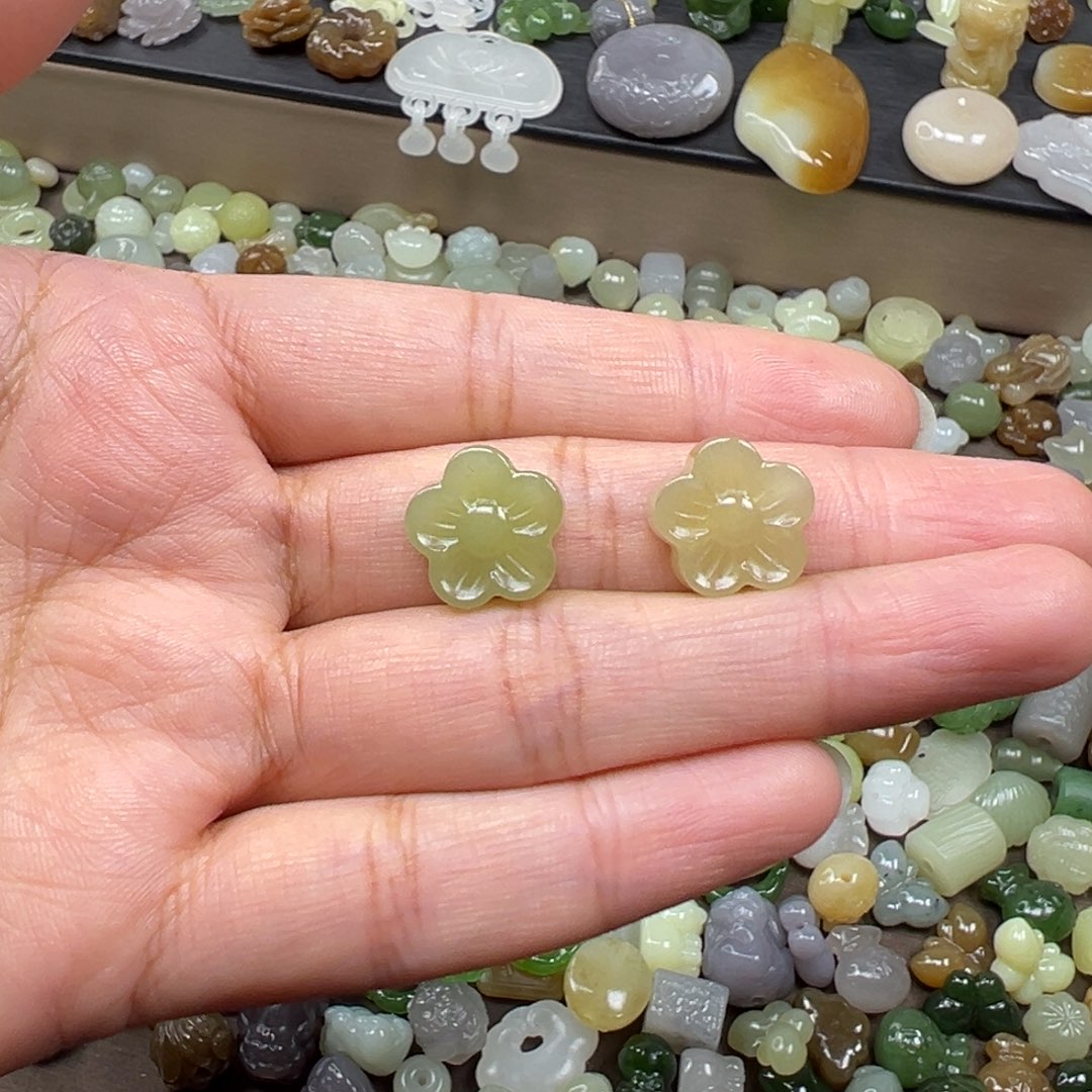 用***4和田玉未镶嵌颈饰