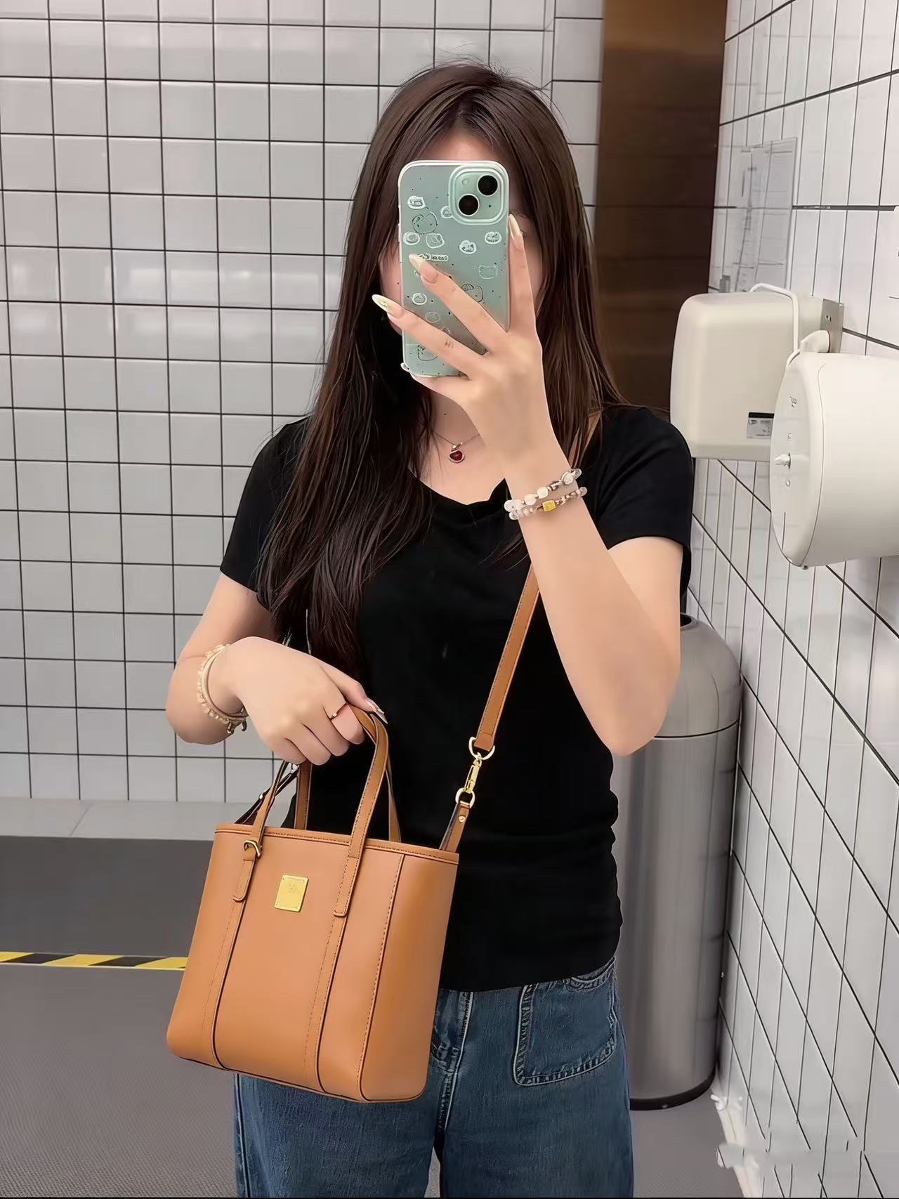 单肩斜挎时尚休闲运动女包