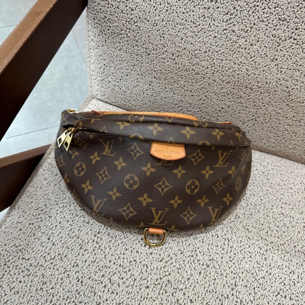 95新 LV LV 老花胸包腰包