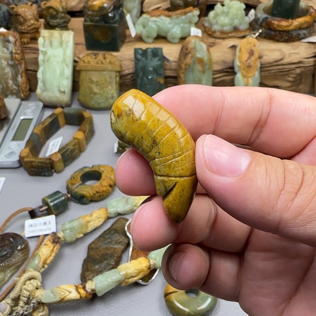 修***行岫岩河磨玉（透闪石质玉）未镶嵌珠宝奇石