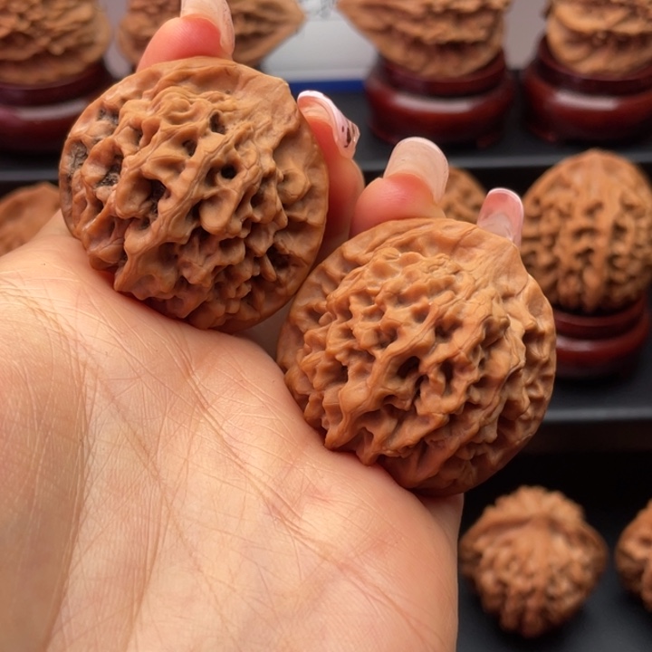 倔***登文玩核桃把件38尺寸