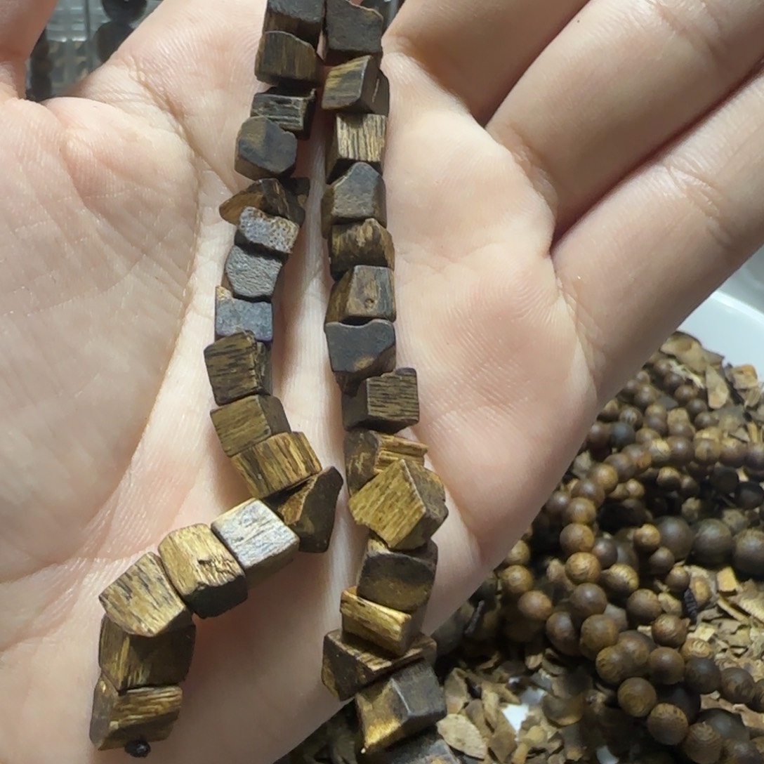 沉香沉香碎屑莺歌绿奇楠随型车挂