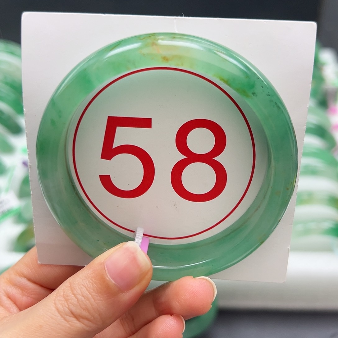 未镶嵌手镯石英质玉