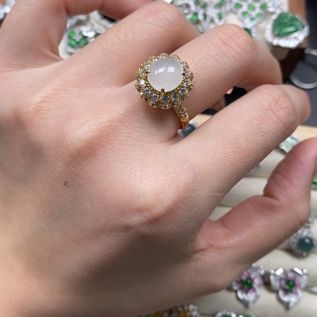 翡翠颈饰未镶嵌翡翠