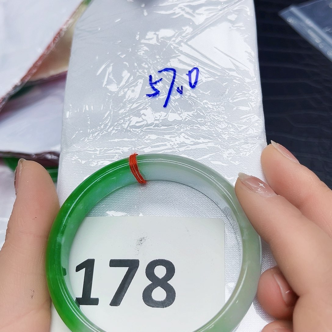 翡翠手镯未镶嵌手镯默认微瑕