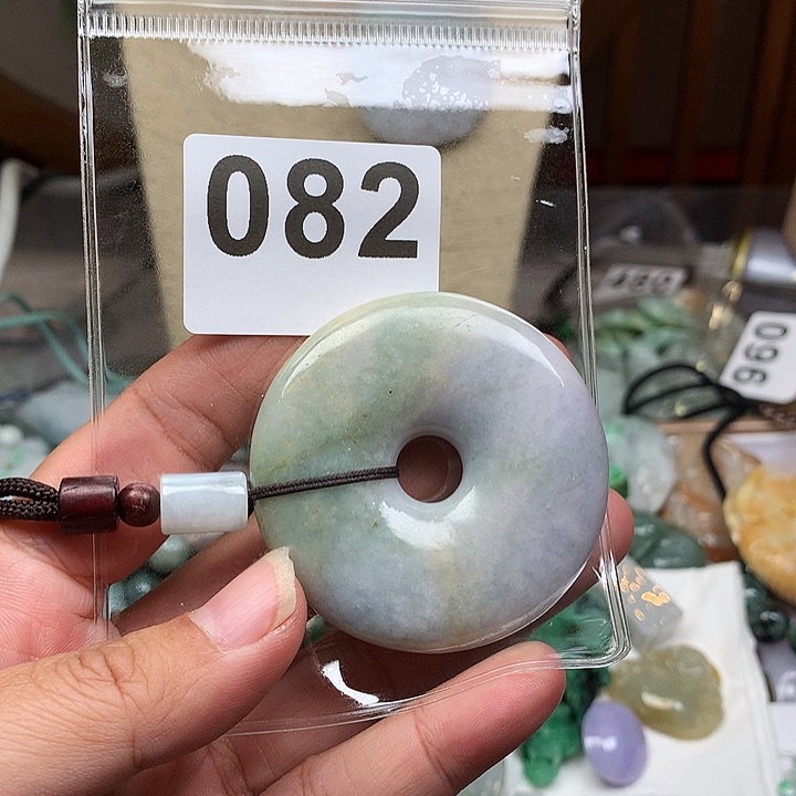 翡翠颈饰未镶嵌_****?翡翠