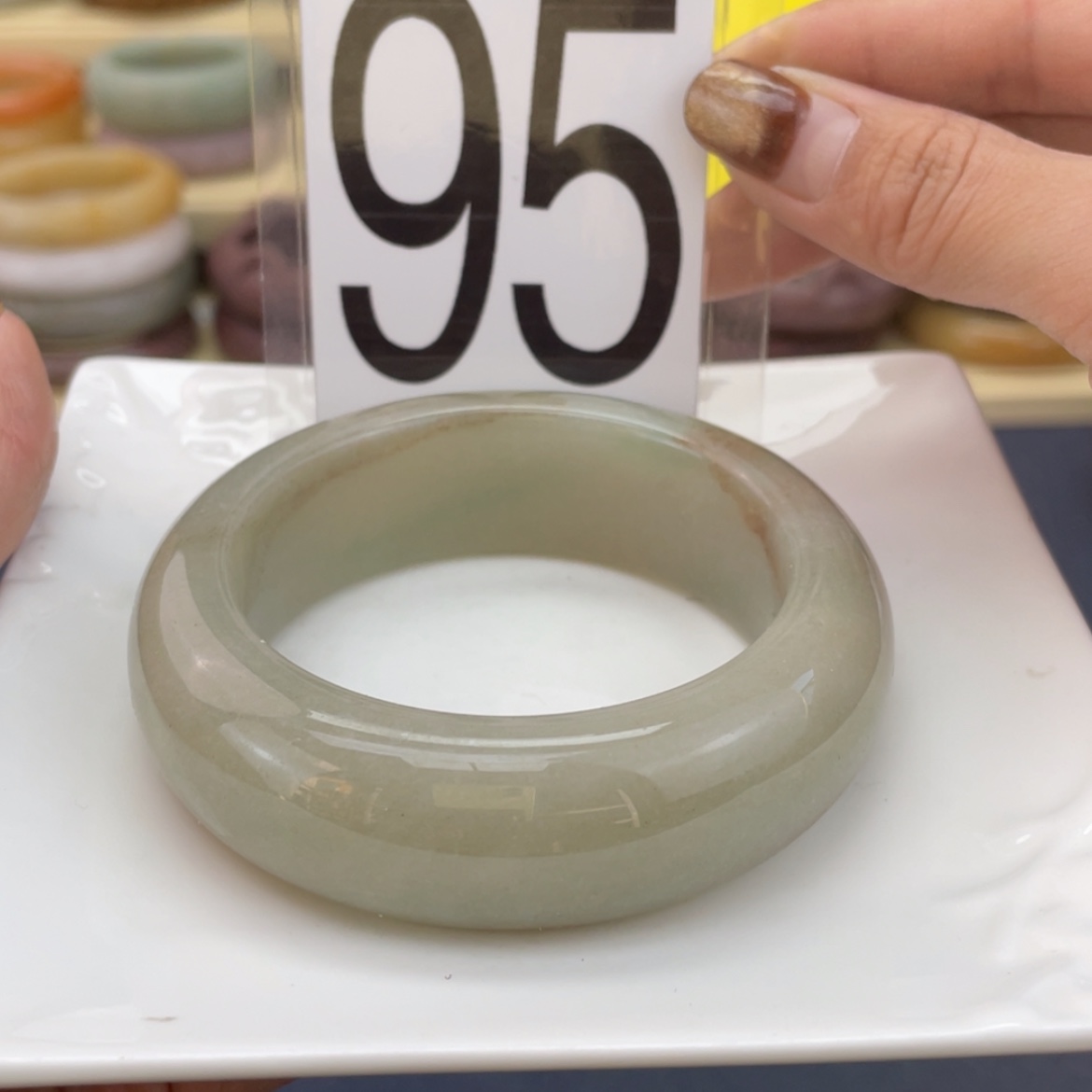 【闪购商品】石英质玉手镯未镶嵌