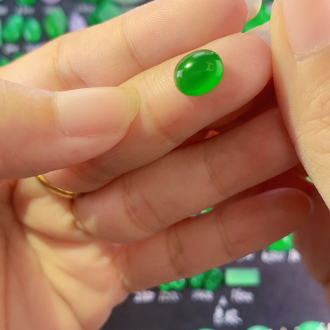 【闪购商品】翡翠未镶嵌颈饰毕业款绿蛋