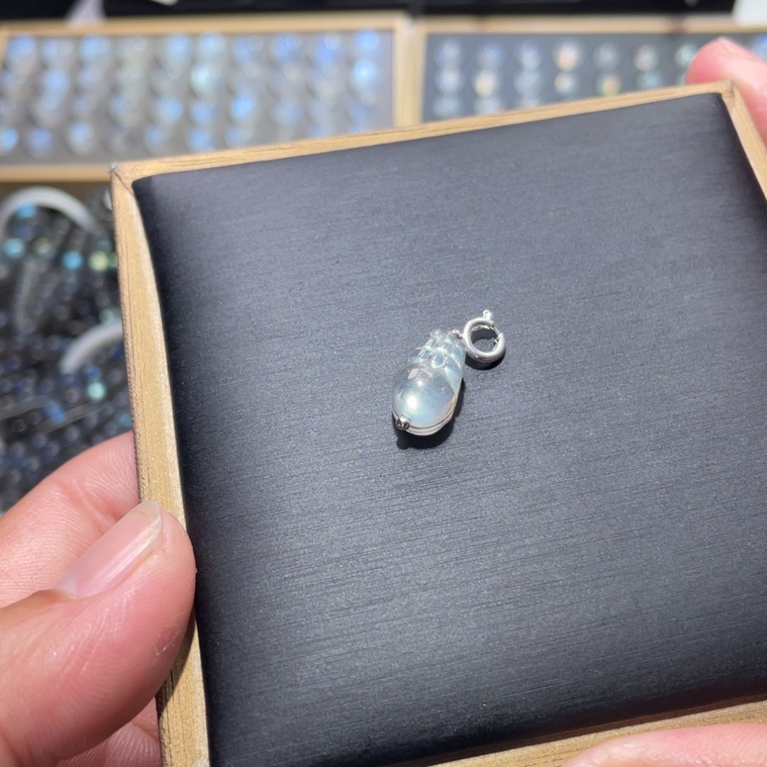 未镶嵌长石手链灰月光貔貅提溜