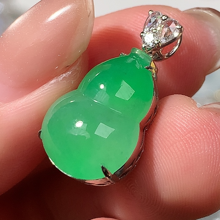 翡翠18K金镶嵌吊坠(不含链)绿葫芦