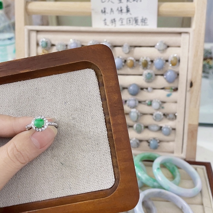 翡翠未镶嵌颈饰天然翡翠Ａ货