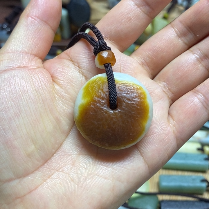 蛇纹石玉挂件未镶嵌