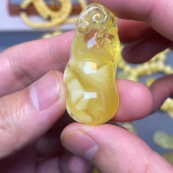 未镶嵌琥珀珠宝奇石