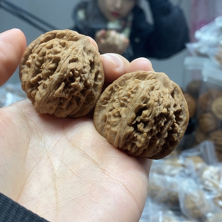文玩核桃把件42四座楼红皮