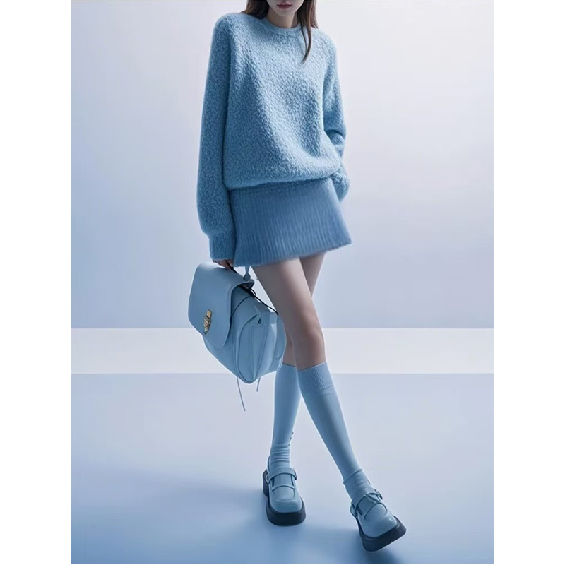 温柔系穿搭秋冬独特绝美小套装蓝色毛绒上衣半身裙减龄漂亮两件套