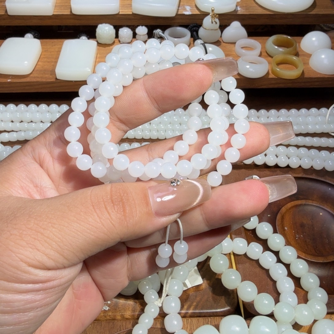 西***西和田玉未镶嵌颈饰