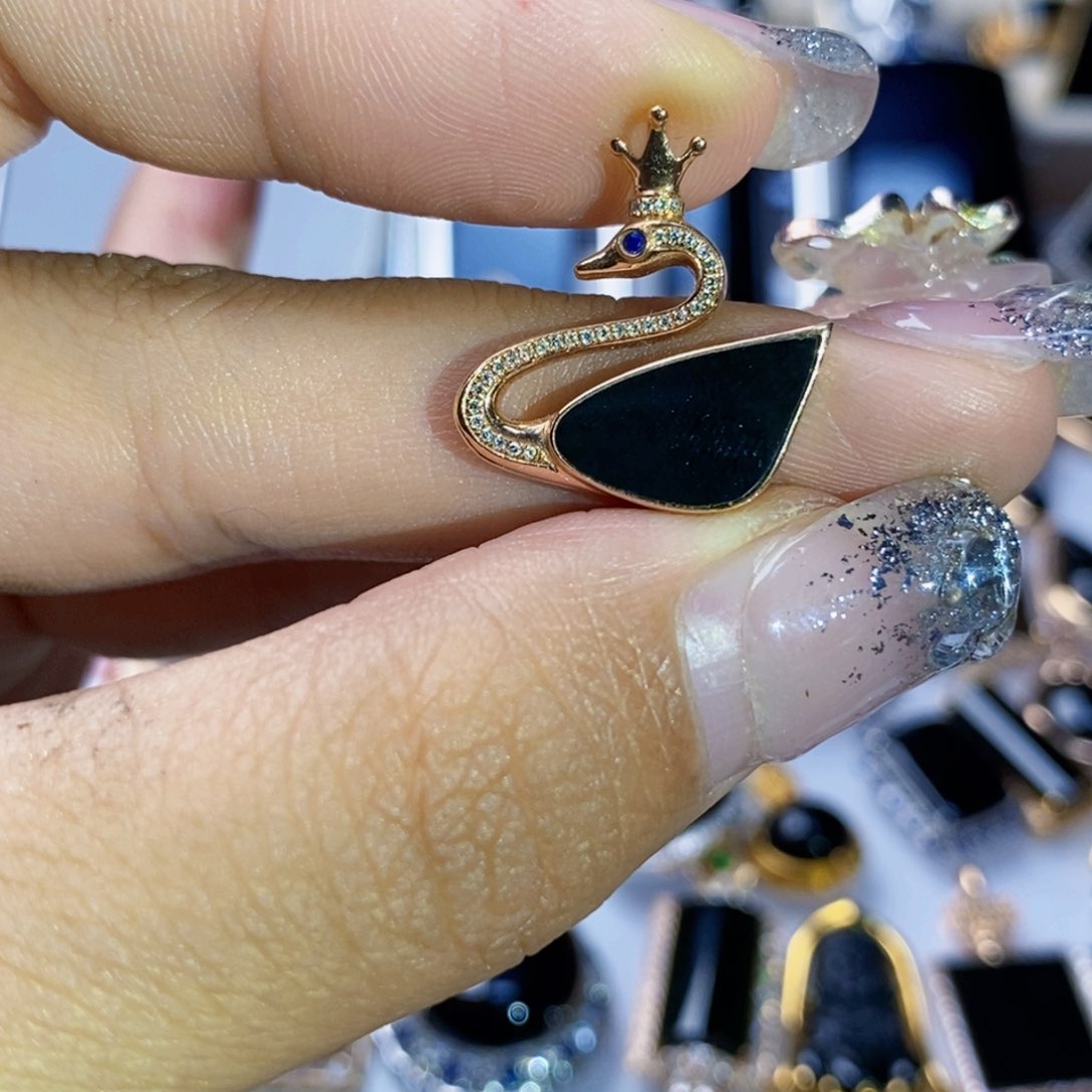 定制翡翠18K金镶嵌墨翠小天鹅